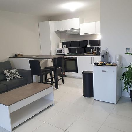 Appartement A Floirac Avec 2 Chambres, Un Parking Prive, Une Terrasse, A 5 Minutes En Voiture De L'Arkea Arena De Bordeaux Екстер'єр фото