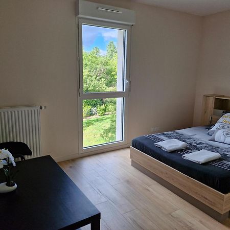 Appartement A Floirac Avec 2 Chambres, Un Parking Prive, Une Terrasse, A 5 Minutes En Voiture De L'Arkea Arena De Bordeaux Екстер'єр фото
